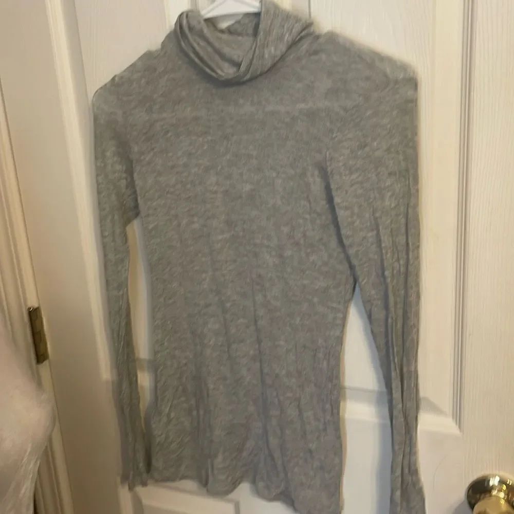 BCBGeneration Turtlenecklong sleeve Sweater EUC XSmall